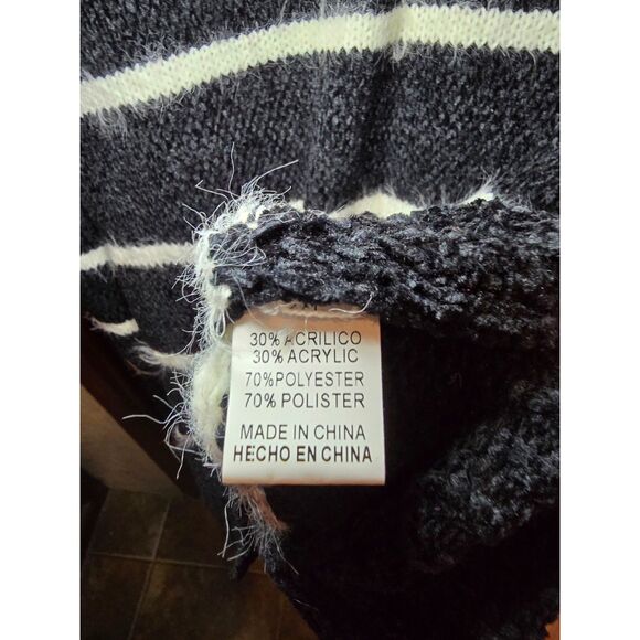 NWT Zenobia Black/White Fuzzy Sweater Sz 2XL - Picture 3 of 4